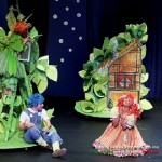 Η παράσταση Χένσελ & Γκρέτελ της Κάρμεν Ρουγγέρη περιοδεύει σε ολη την Ελλάδα