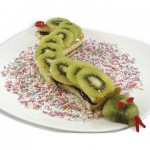 Γλυκό Σνακ με Φρούτα σε Σχήμα Φίδι